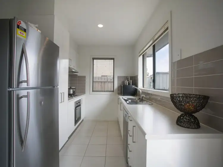 Fifth view of Homely house listing, 2/3 Warrenwood Place, Langwarrin VIC 3910