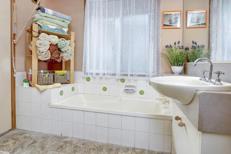 Sixth view of Homely house listing, 4 Saltbush Glade, Frankston VIC 3199