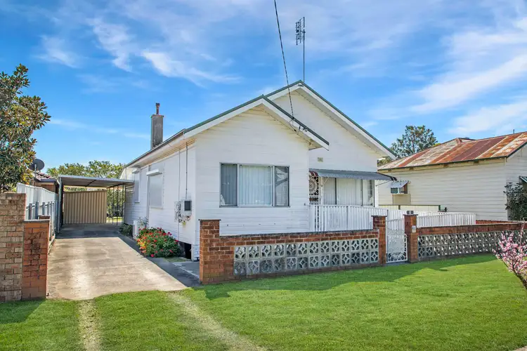 8 Wells Street, Adamstown NSW 2289