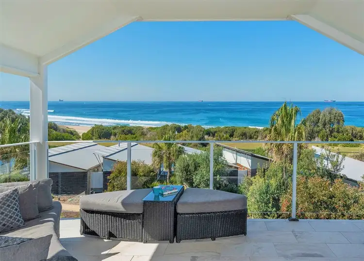 8 Beachside Drive, Freestanding Townhouse 30, Caves Beach NSW 2281