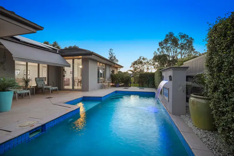 8 Barton Drive, Sandhurst VIC 3977