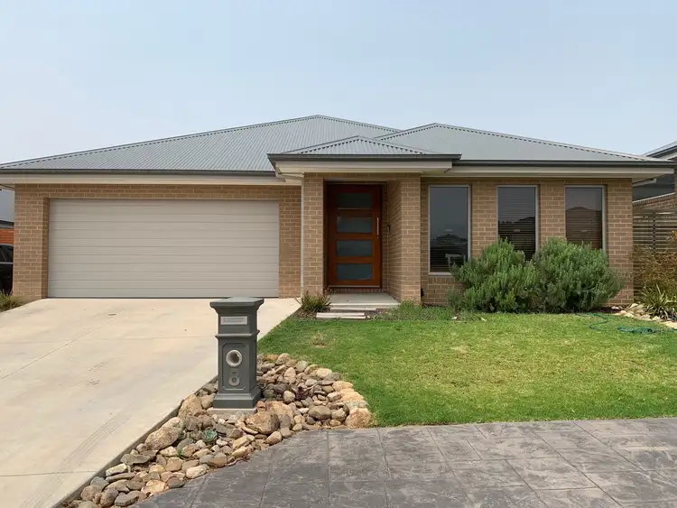 8 Baxter Court, Lavington NSW 2641