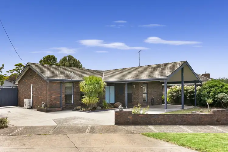 4 Rix Avenue, Cobden VIC 3266