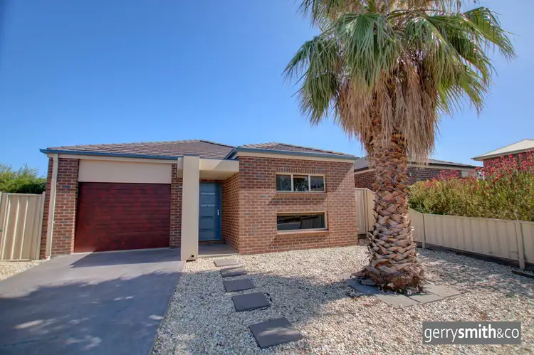 2/10 McTavish Boulevard, Horsham VIC 3400