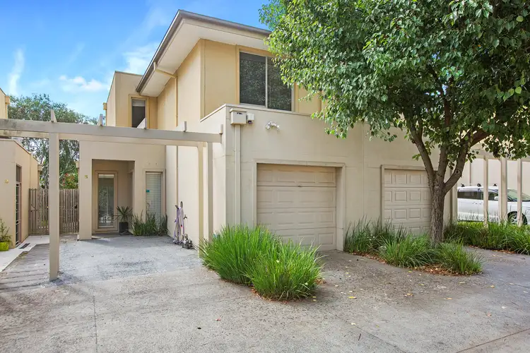 3/2 Coventry Drive, Sandhurst VIC 3977