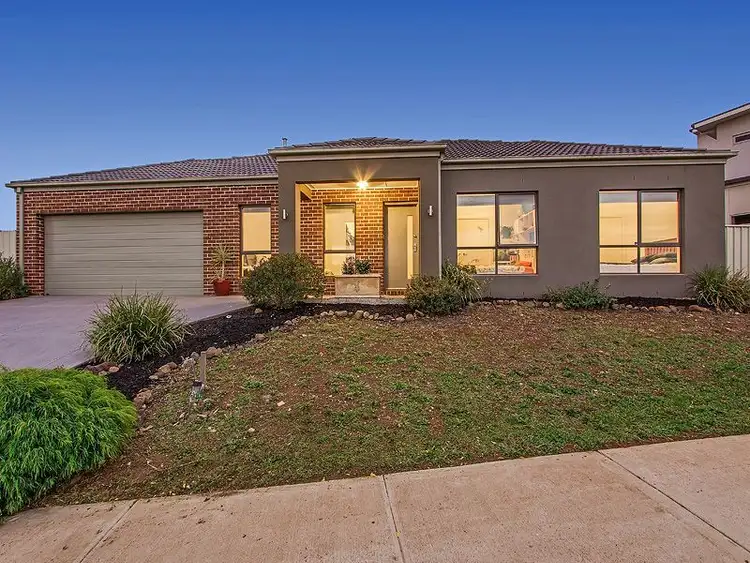 24 Shoalhaven Drive, Caroline Springs VIC 3023