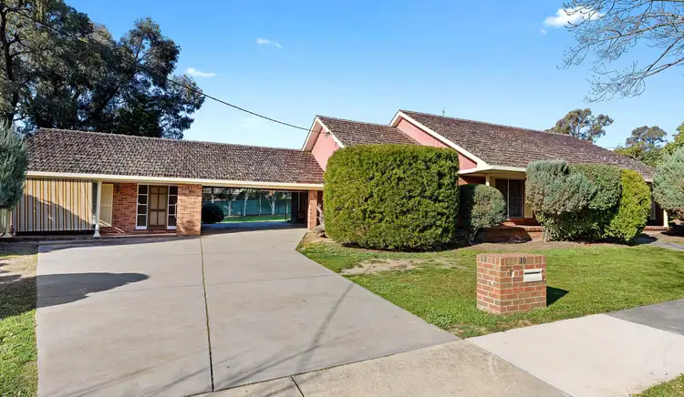 10 Herbert Avenue, Strathdale VIC 3550