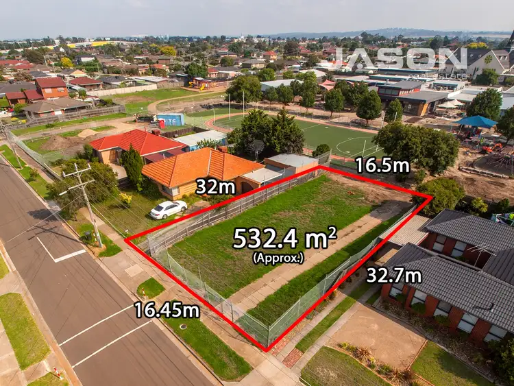 17 Burnleigh Drive, Gladstone Park VIC 3043