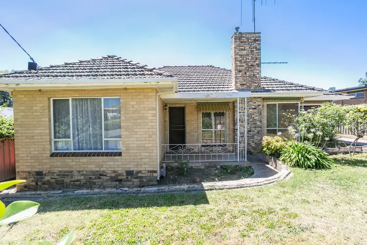 24 Putnam Avenue, Strathdale VIC 3550