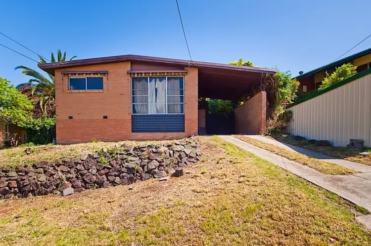 32 Lorraine Crescent, Jacana VIC 3047