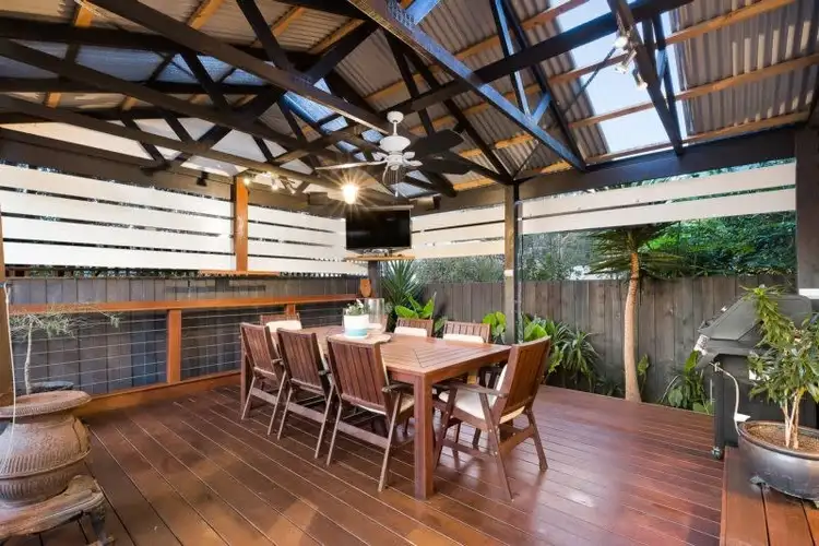 2/16 Buena Vista Drive, Montmorency VIC 3094