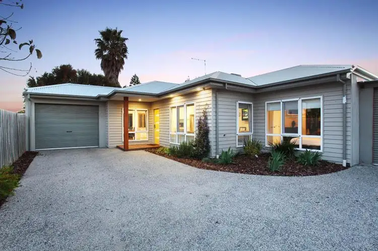 2/23 Wyalong Street, Albion VIC 3020