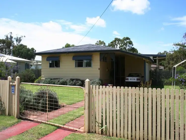 2 Murray Street, Oakey QLD 4401