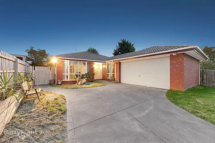 8 Artists Crescent, Narre Warren South VIC 3805
