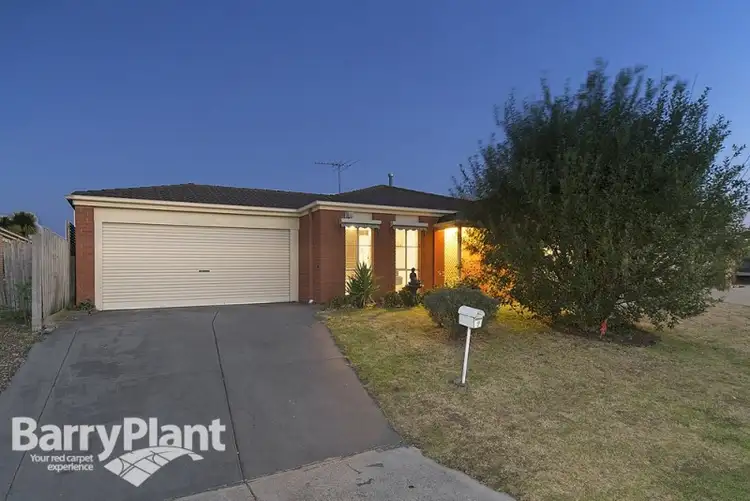 7 Peveril Crescent, Cranbourne North VIC 3977