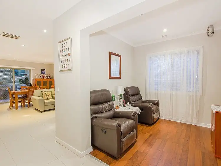 Seventh view of Homely house listing, 10 Durrol Way, Caroline Springs VIC 3023