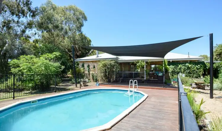 114 Oxley Meadow Creek Road, Oxley VIC 3678