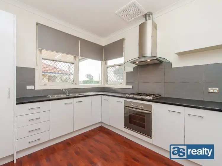 33 Irwin Road, Embleton WA 6062