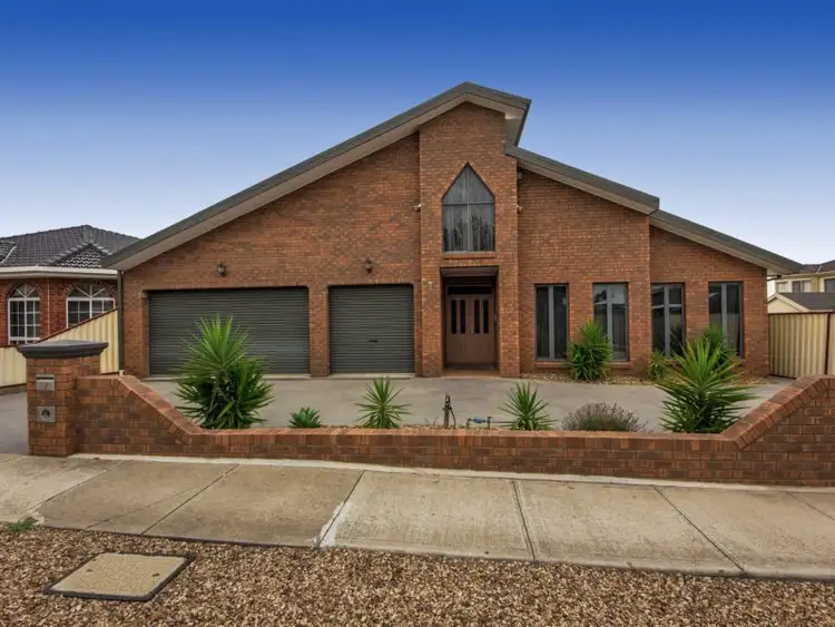 7 Elm Tree Close, Taylors Hill VIC 3037