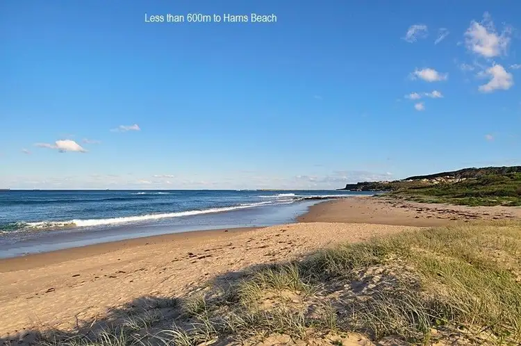 35 Alexander Avenue, Caves Beach NSW 2281