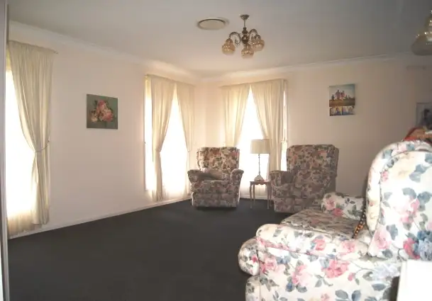 Sixth view of Homely house listing, 2 Erica Close, Cameron Park NSW 2285