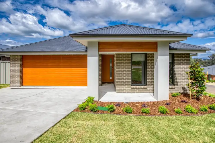 2 Blakleys Circuit, Thurgoona NSW 2640