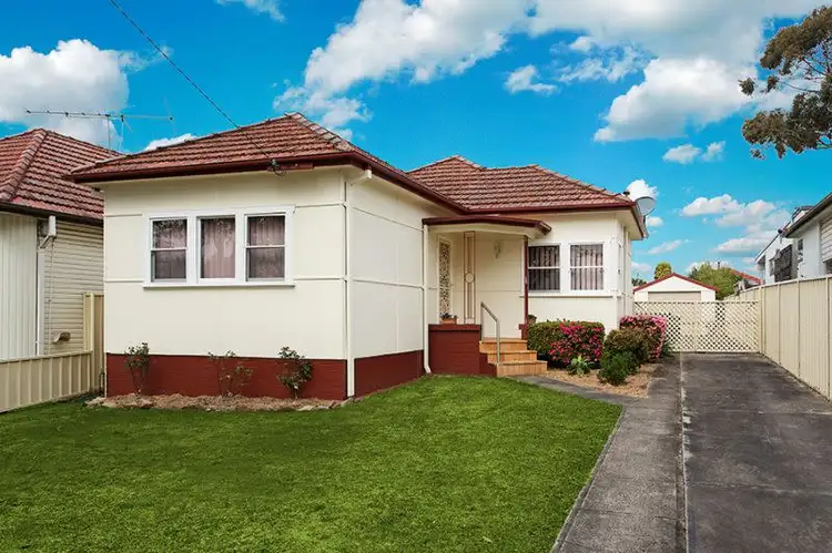 33 Bailey Parade, Peakhurst NSW 2210