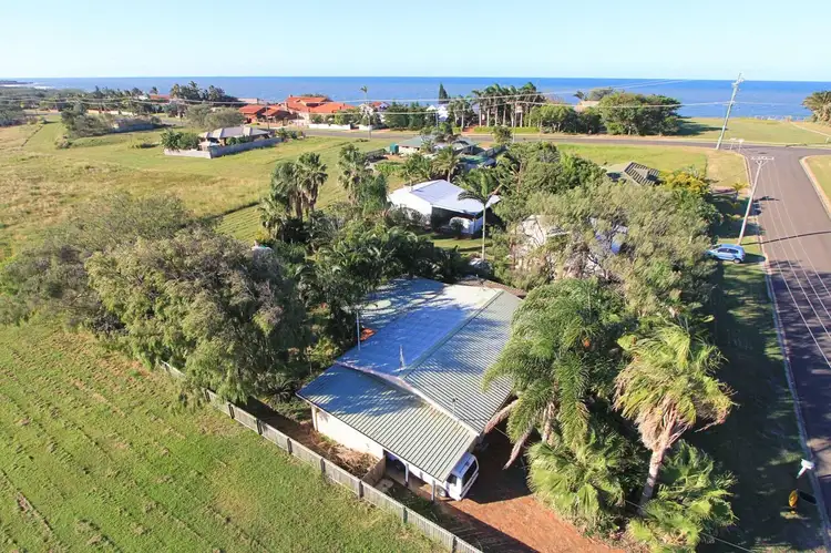 8 Bisdee Street, Coral Cove QLD 4670