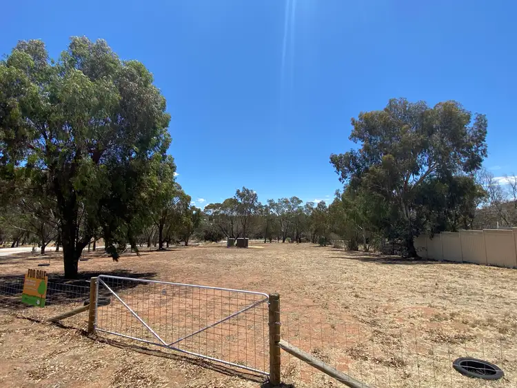 13 Newcastle St, York WA 6302