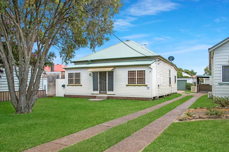 8 Boreas Road, Hamilton North NSW 2292
