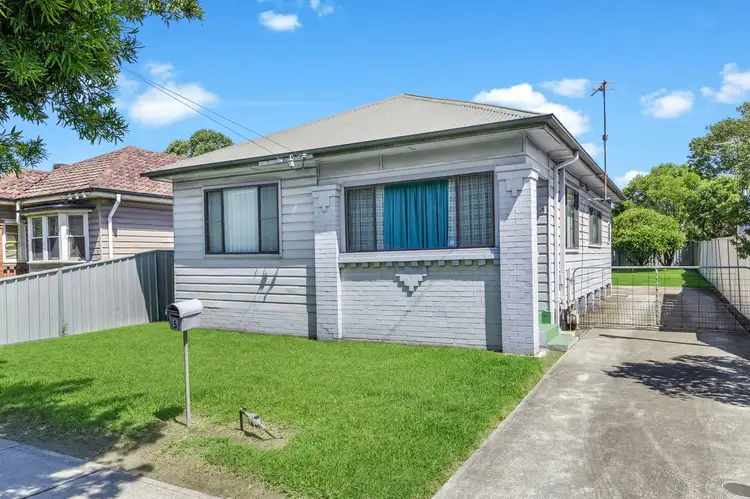 5 Maud St, Mayfield West NSW 2304