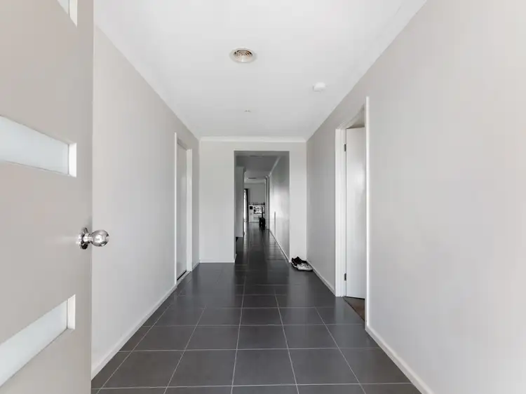 Fifth view of Homely house listing, 8 Speechley Court, Sale VIC 3850