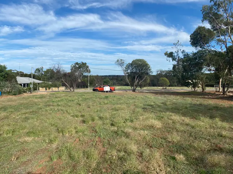 78 Newcastle St, York WA 6302