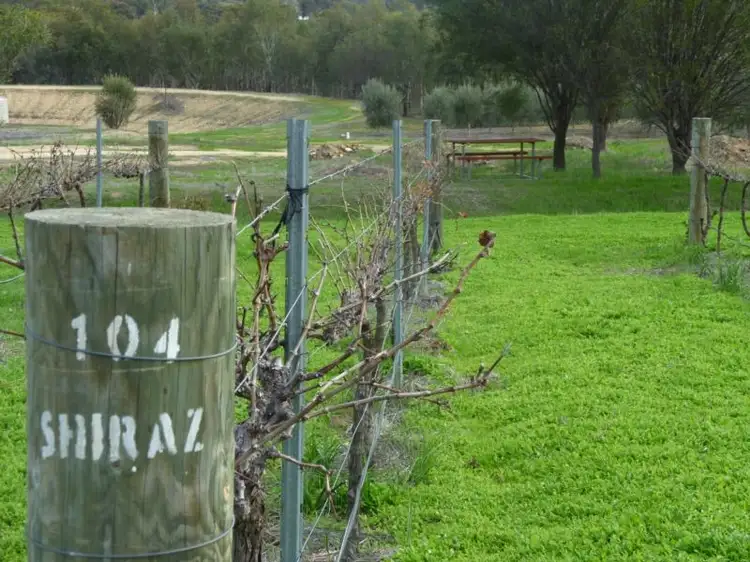 26 Qualen Rd, York WA 6302