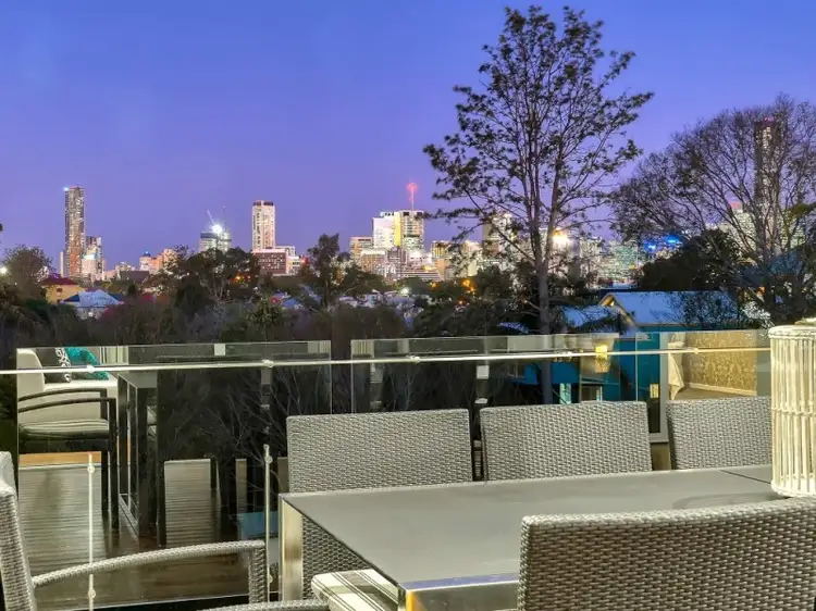 9 Wellington Road, Red Hill QLD 4059