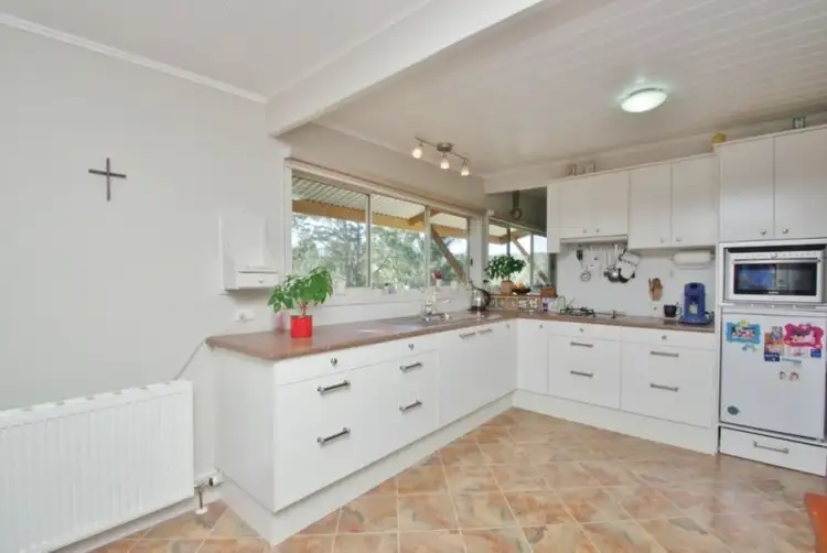 Second view of Homely house listing, 2 Centre Grove, Healesville VIC 3777