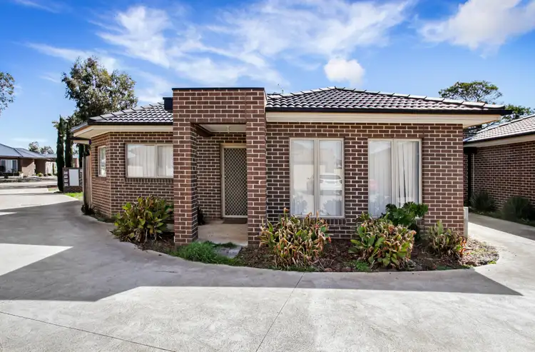2/13 Bronton Close, Kurunjang VIC 3337