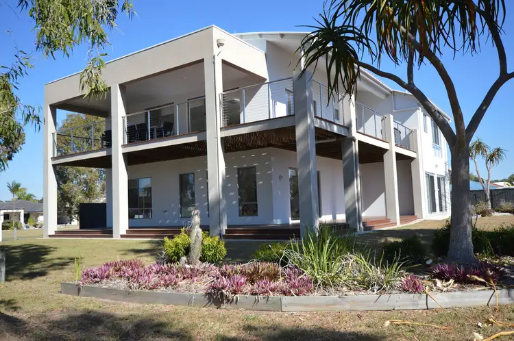 2 Tamarind Close, Burrum Heads QLD 4659