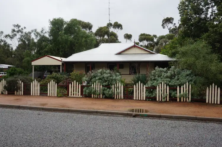 24 Georgiana Street, York WA 6302