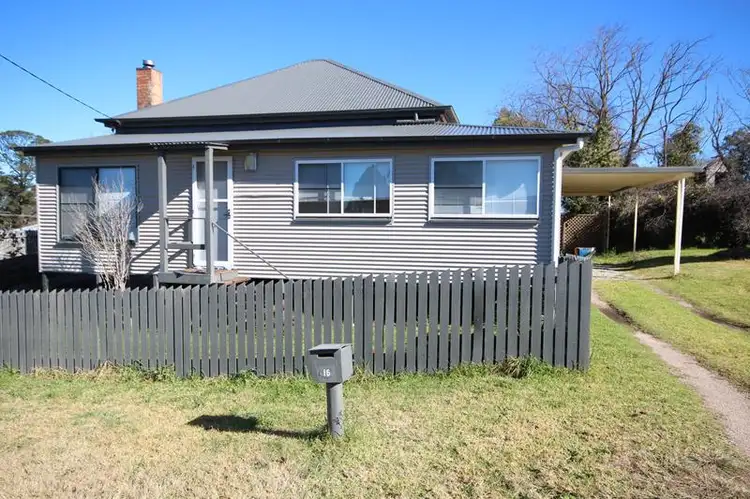 16 White Street, Stanthorpe QLD 4380