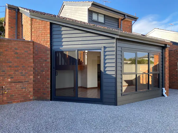 18 Eumarella Street