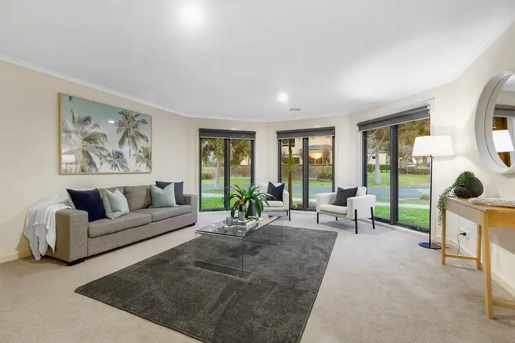 21 Barton Drive, Sandhurst VIC 3977