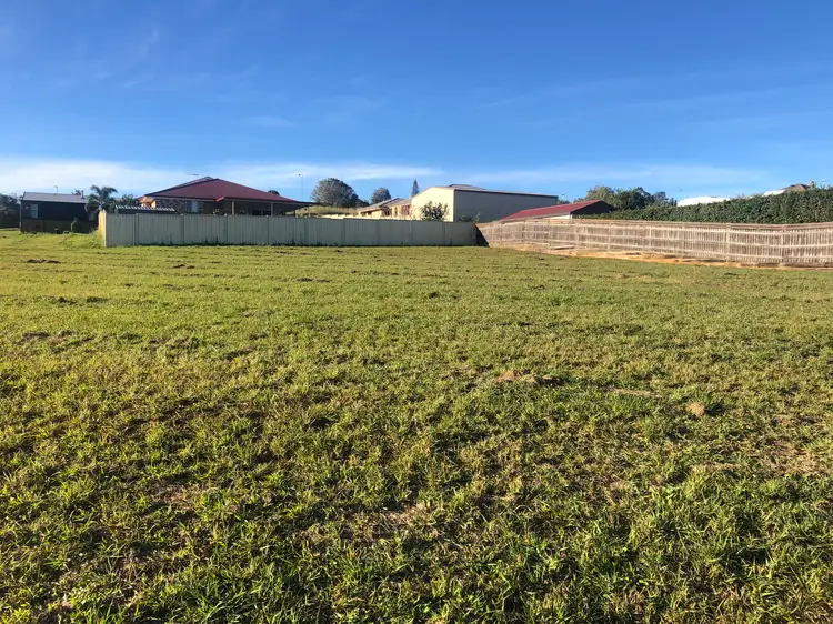 16 PIONEER AV, Childers QLD 4660