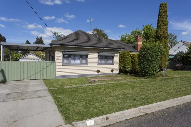 Second view of Homely house listing, 7 Chifley Avenue, Kangaroo Flat VIC 3555