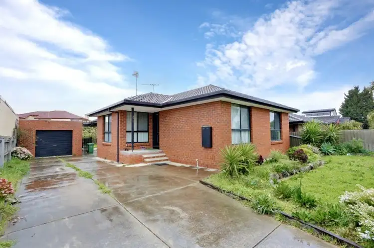 34 Bicentennial Crescent, Meadow Heights VIC 3048