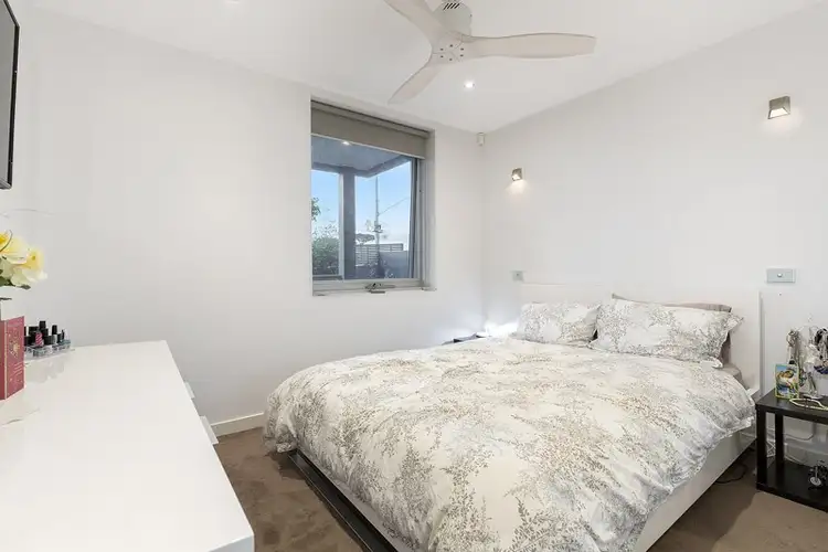 Sixth view of Homely apartment listing, 1/25 Nepean Highway, Aspendale VIC 3195