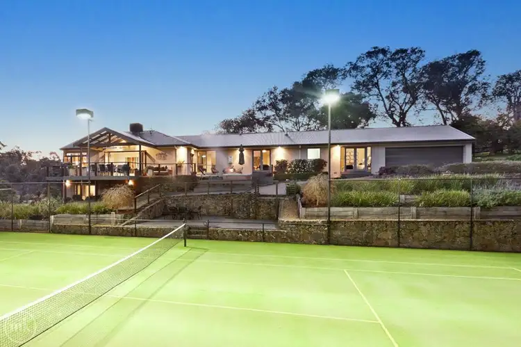74 Research-Warrandyte Rd, Research VIC 3095