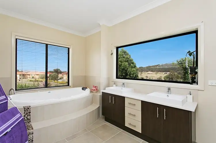 Sixth view of Homely house listing, 8 Siena Ridge, Hidden Valley VIC 3756