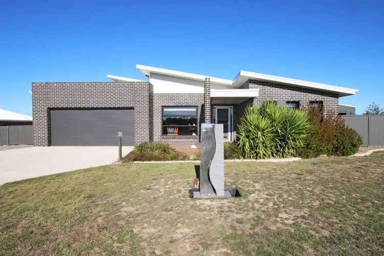 4 Maxwell Street, Cardigan Village VIC 3352