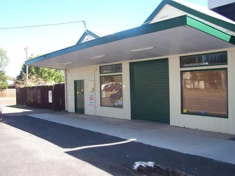 10 Robertson St, Torbanlea QLD 4662